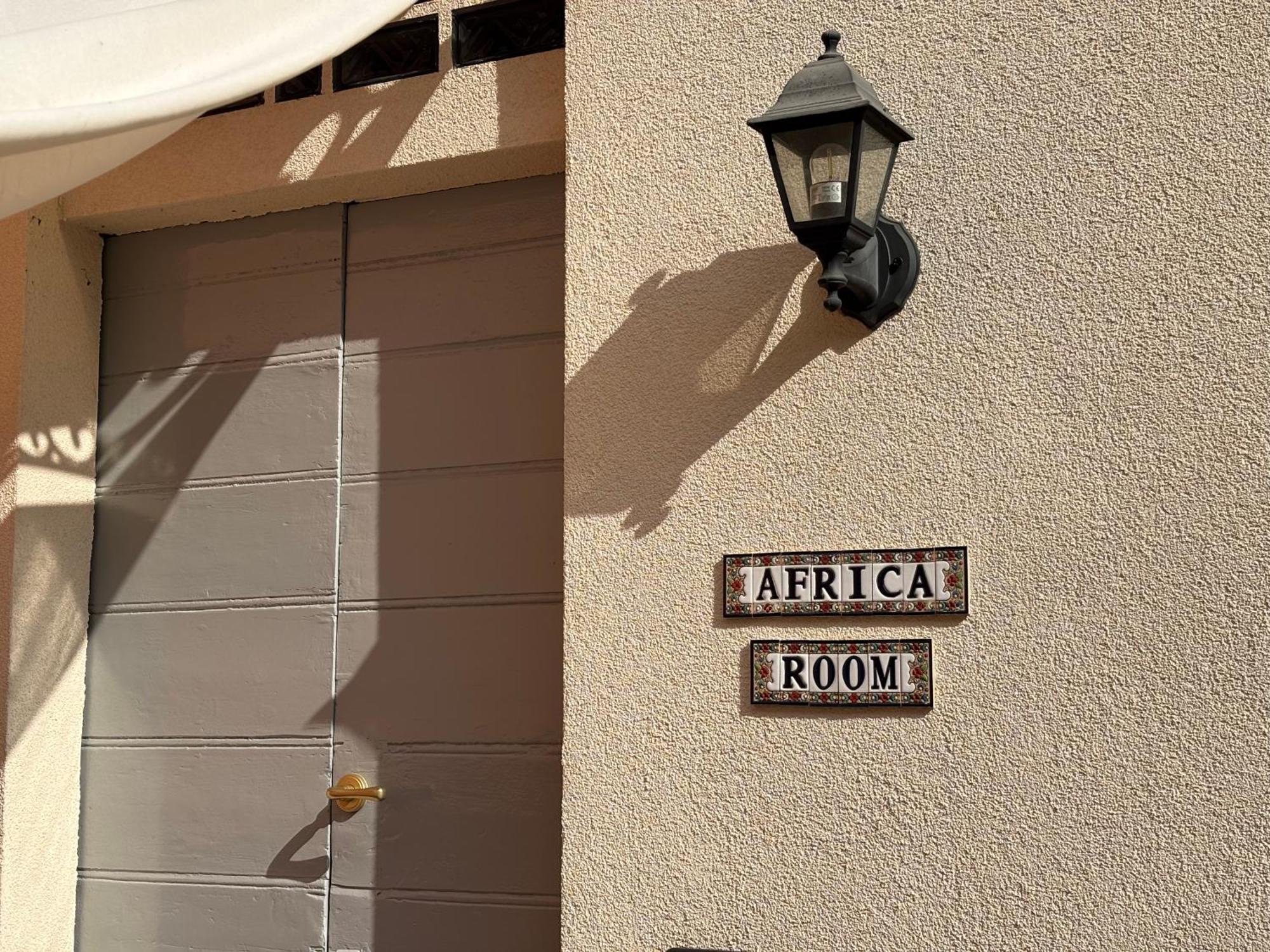 Friendly Africa Room Como Center Exterior photo